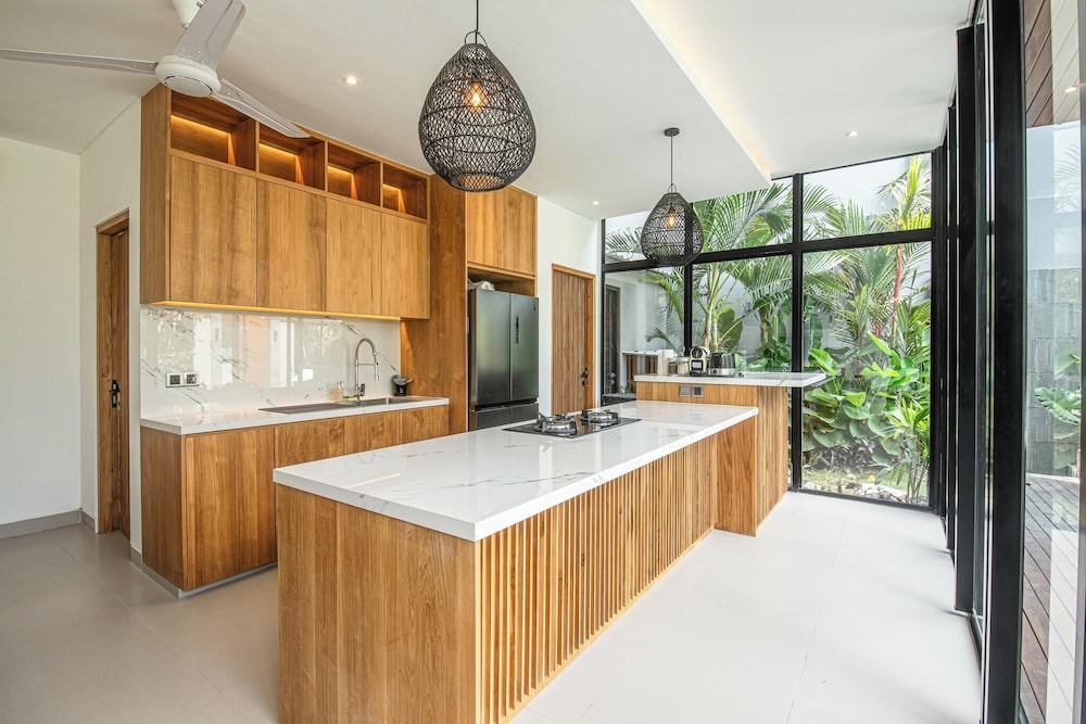Elegant 6BR Canggu Retreat Just 400m to the Ocean