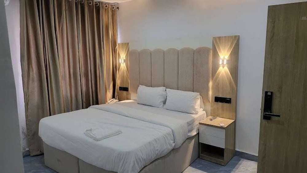 Immaculate Hotel Apartment And Suites view 2