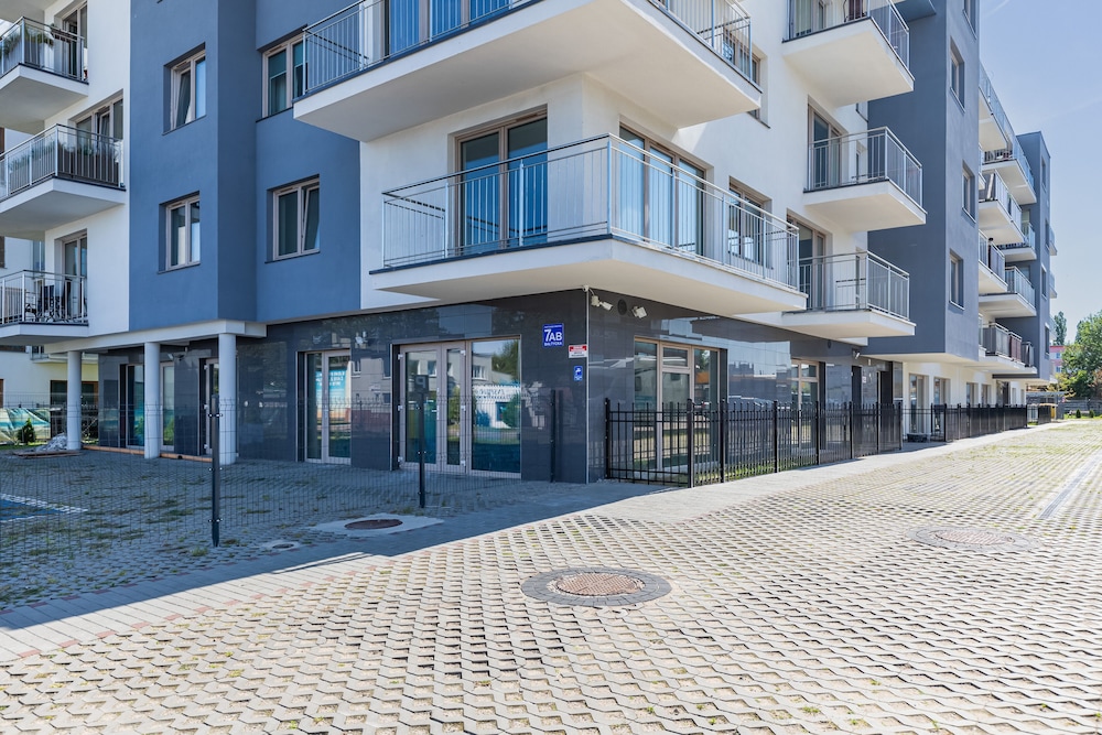 Beach Wave Apartment by Renters Prestige view 4