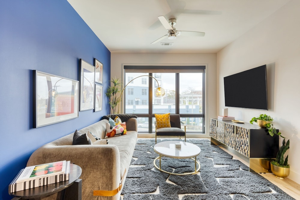 Wonderstruck Walkable Midtown Location at Odyssey Pool BBQ Fitness Room