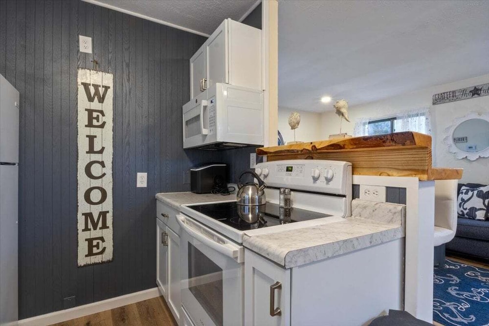 Lakefront Home, Private Dock + Kayaks,arcade Games, Pet Friendly