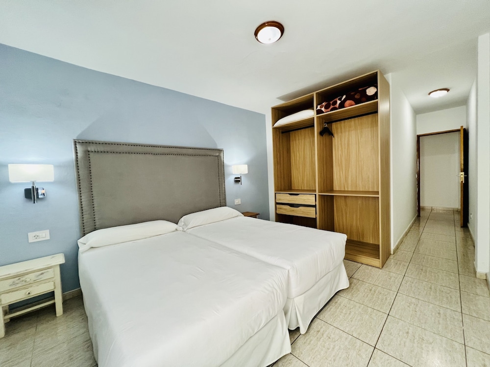 Apartamentos Frontera