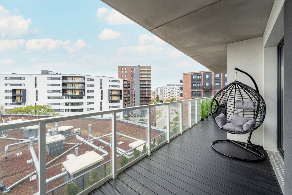 Białowieska Apartment Wrocław by Renters