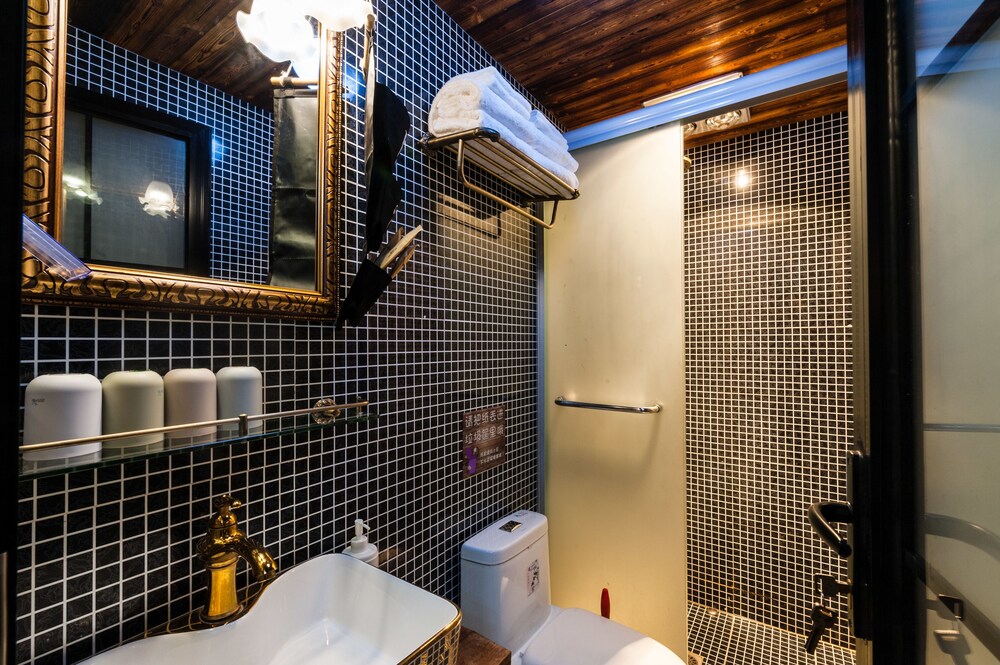Qiyu Homestay - West Nanjing Road Branch