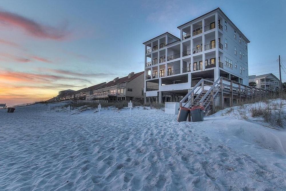 Soleil et Mer 13 Bedroom Holiday Home by Five Star Properties
