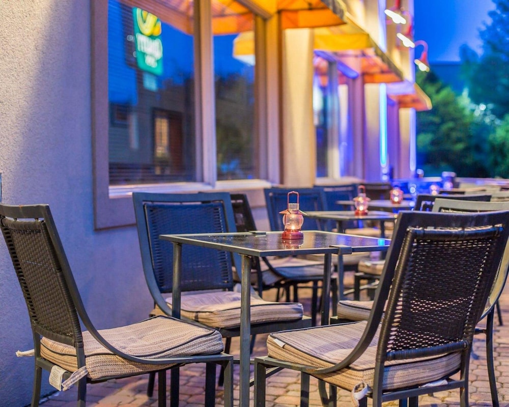 Brattleboro Vacations - Quality Inn  Conference Center - Property Image 22