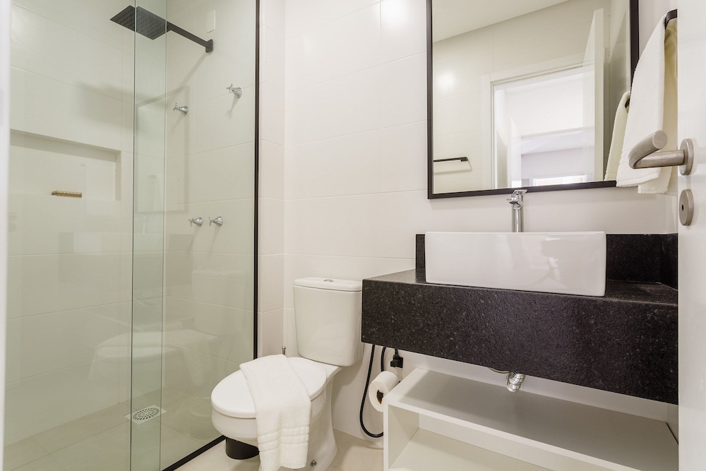 Apartment in the Center With Pool Rri103