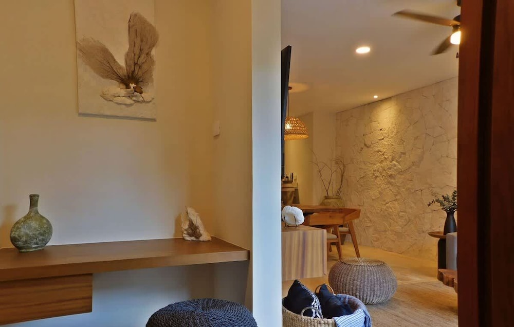 2 BR Amazing Pool Top Amenities Wifi 2FL Gym