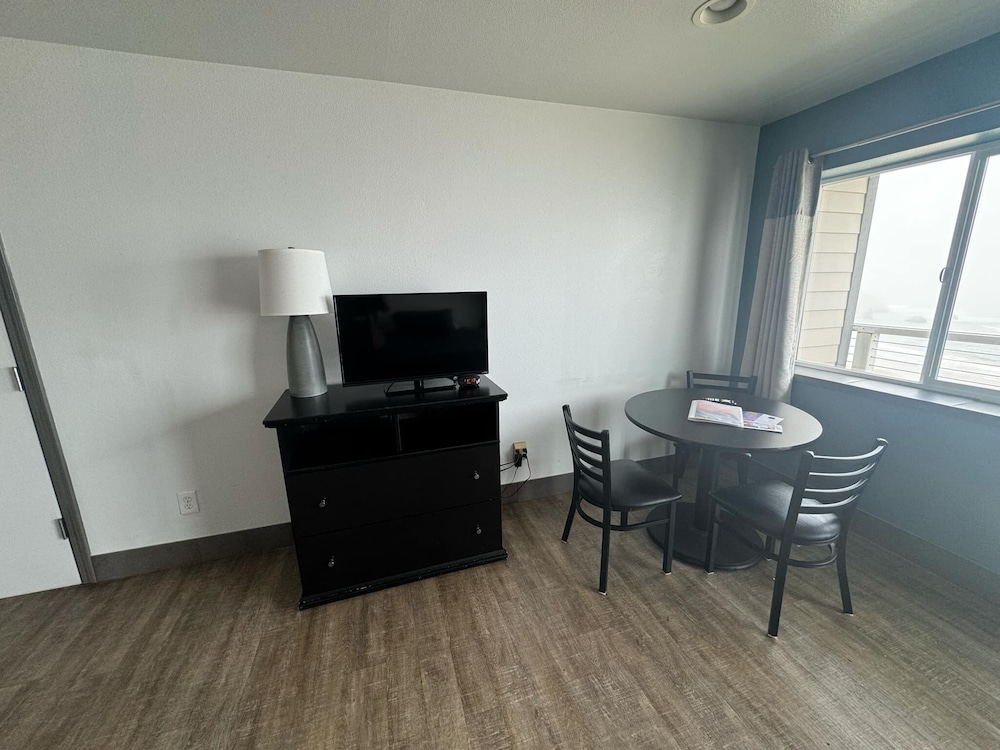 Sunset Oceanfront Lodging