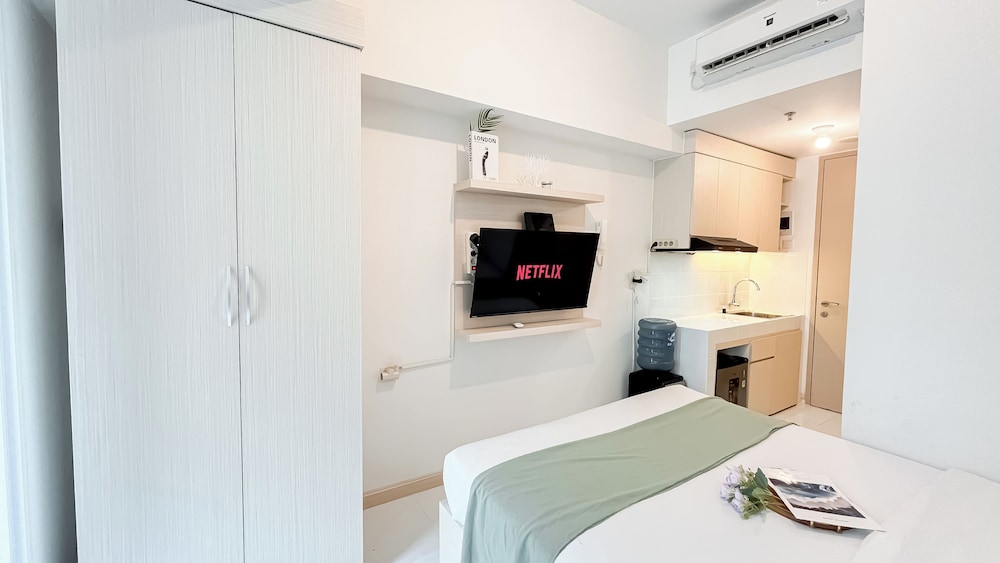 Comfy And Best Deal Studio Apartment Tokyo Riverside Pik 2