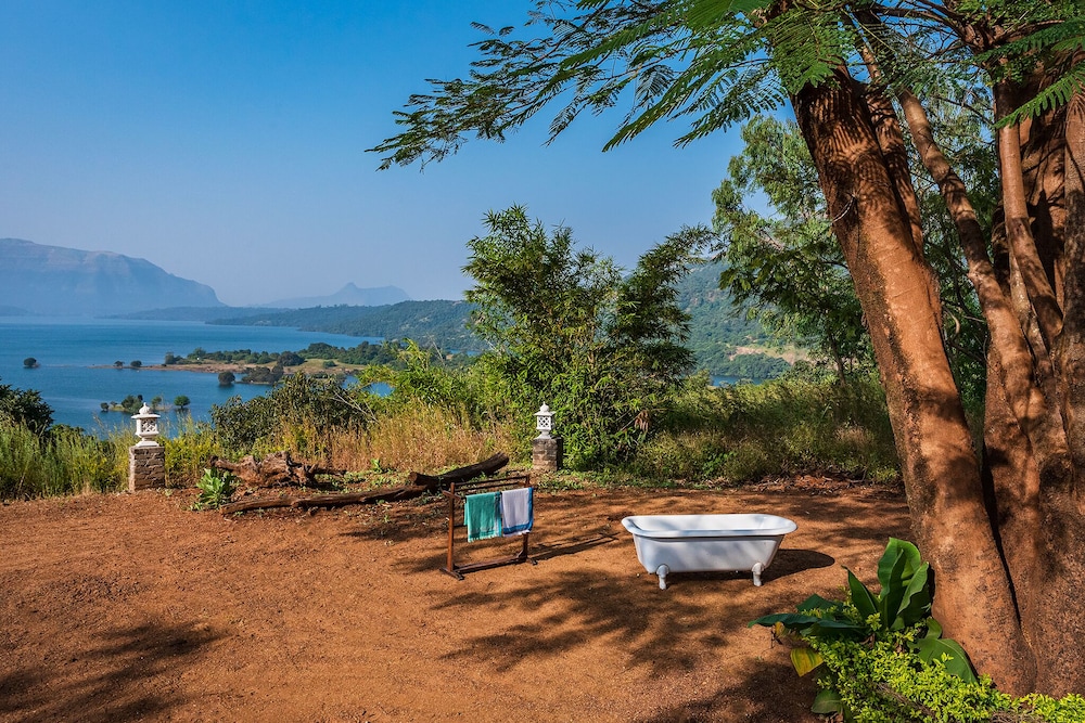 CosmicStays Kokiraj Lakehouse - Waterfront Retreat view 3