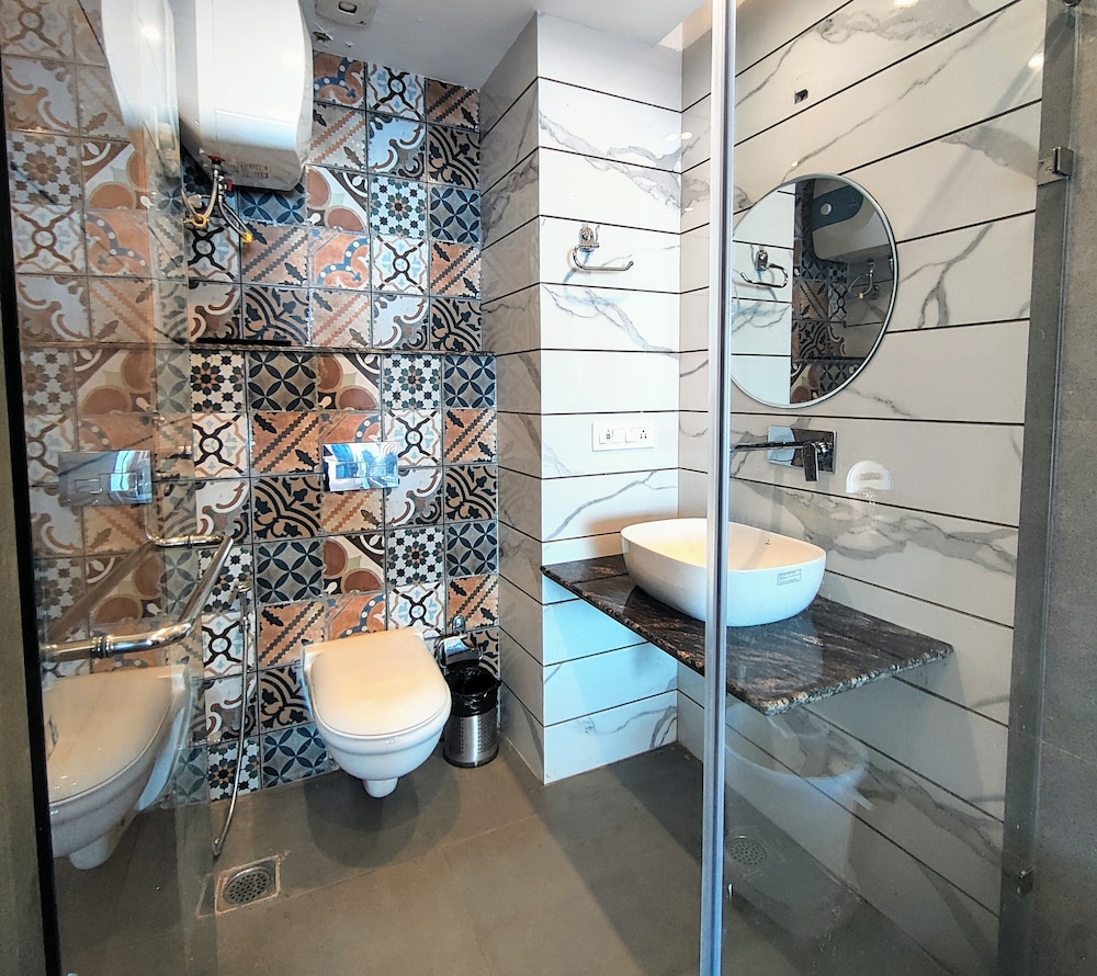 Luxury Inn by Stotrak Hotels