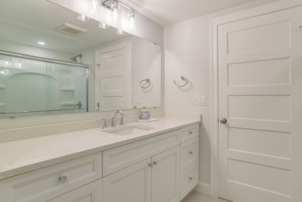 2 Mi to Public Beach Access! Cape Cod Family Home