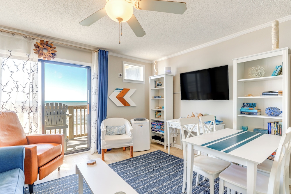 Oceanfront Gem w/ Views in North Topsail Beach