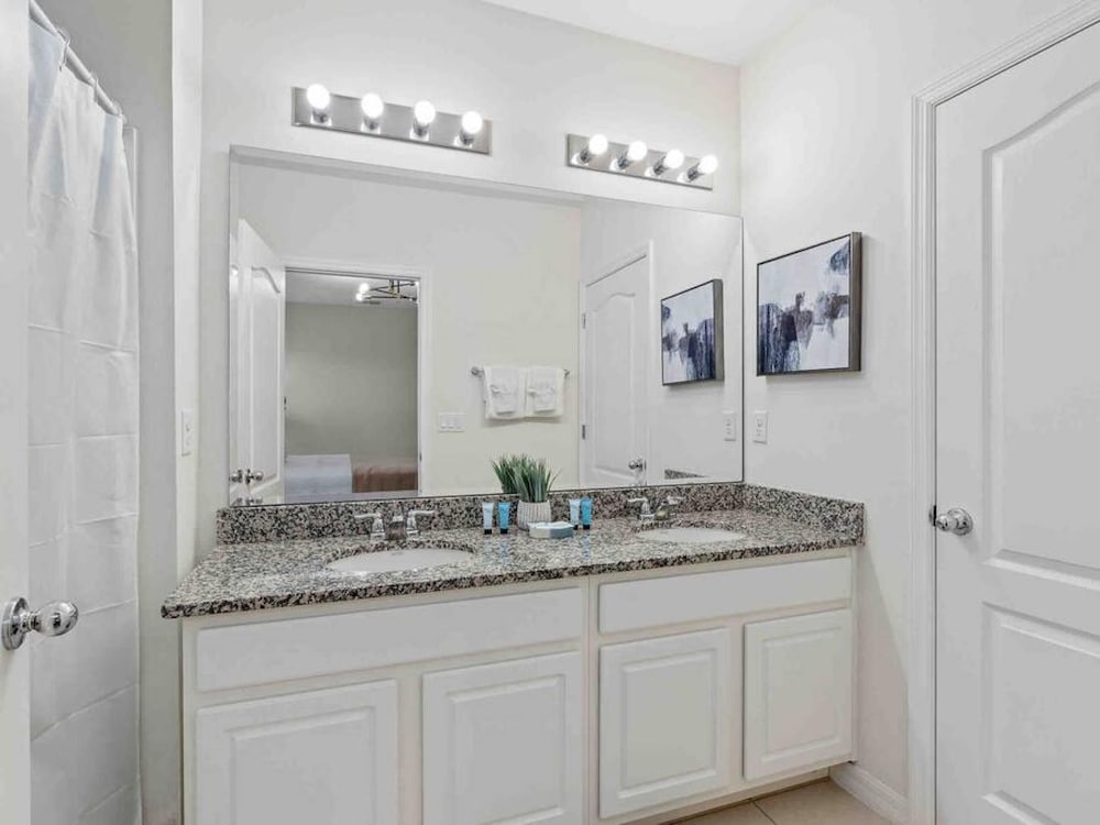 Super Comfy- 7BD 5 5BA Sleep s 22 w Amenities