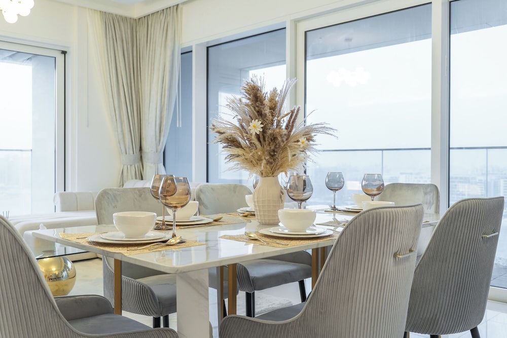 Grand Marina Bleu I Private Beach & Views I PS5 I Infinity Pool I by Skyline Serenity