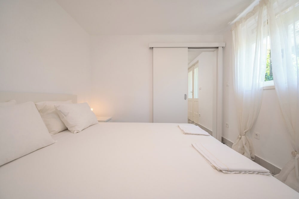 Beachfront apartments Nincevic