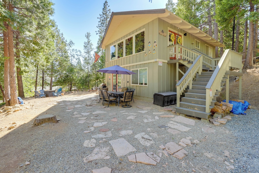Cottage w/ Fire Pit & Grill in Mi-wuk Village! view 2