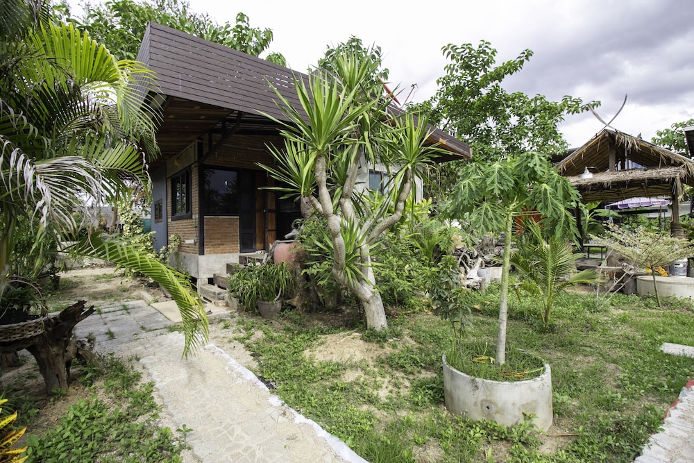 OYO 999 Baan Pak Rom Ruen view 5