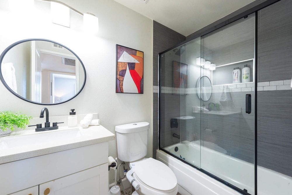 Phoenix 4 BDR Home With Outdoor Entertainment