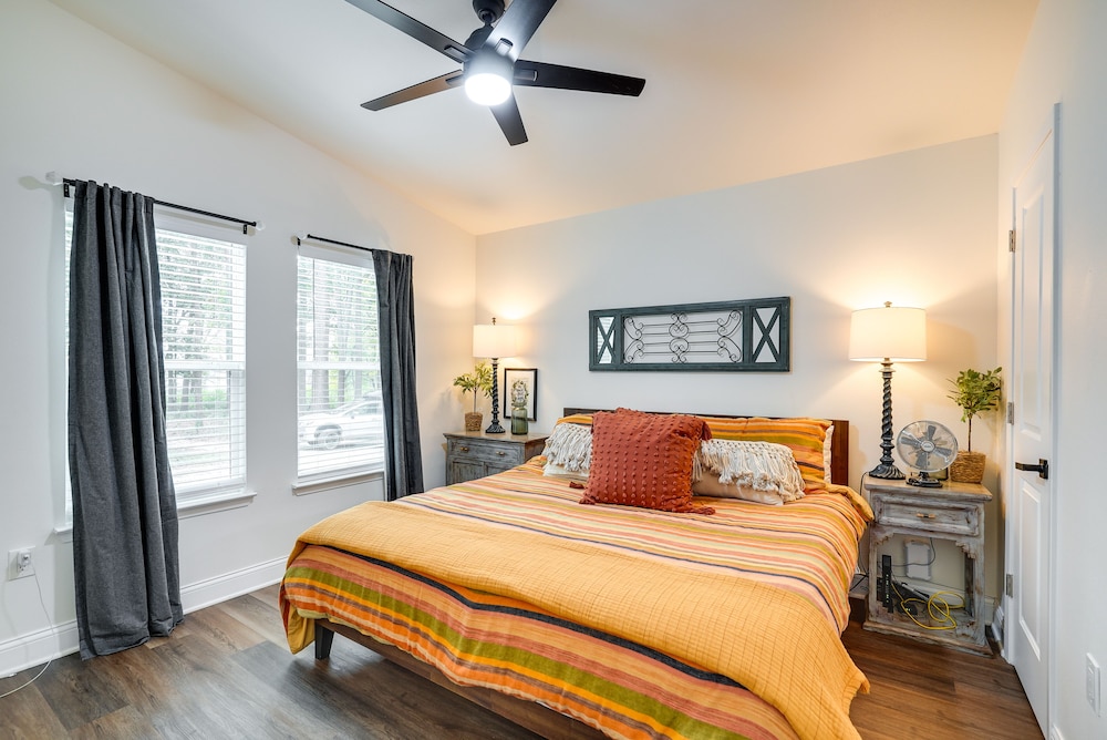 Lakefront Texas Abode w/ Kayaks, Fire Pit  Patio! - Property Image 23