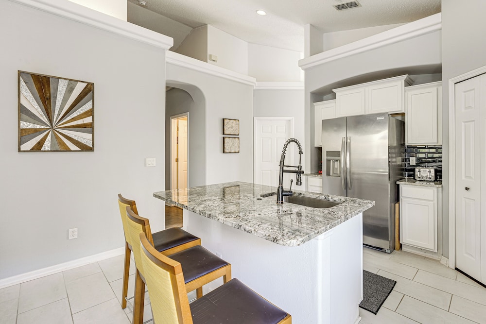 15 Mi to Wdw: House in Clermont Resort Community!