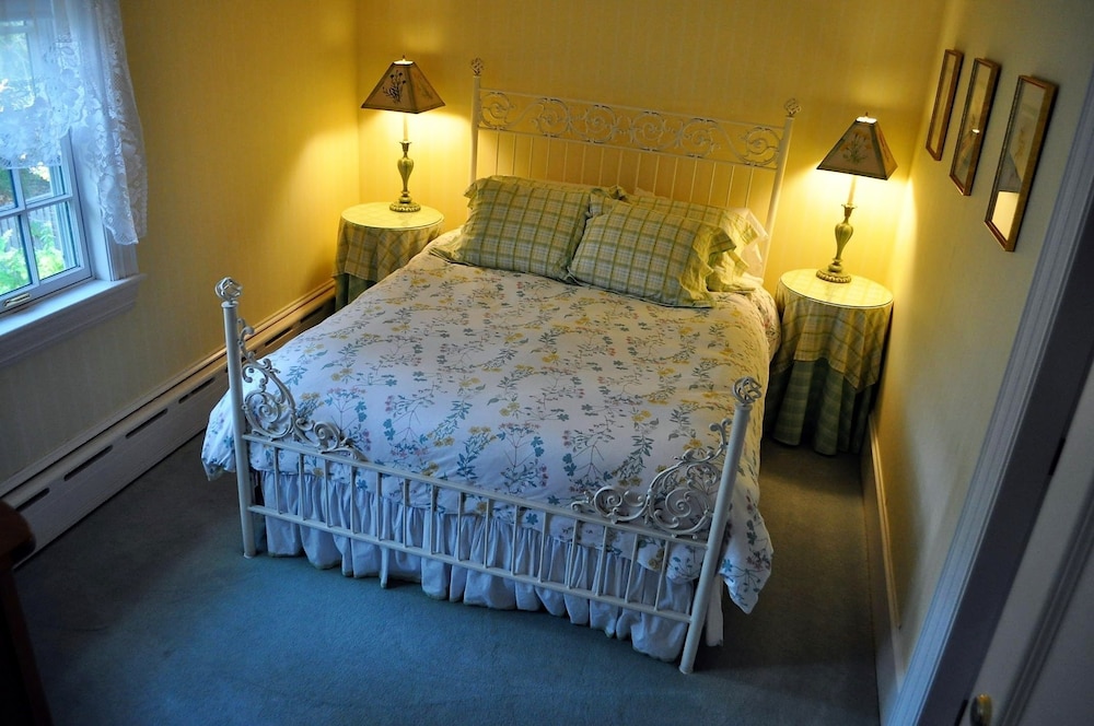 Bar Harbor Vacations - Stone Throw Cottage - Property Image 1