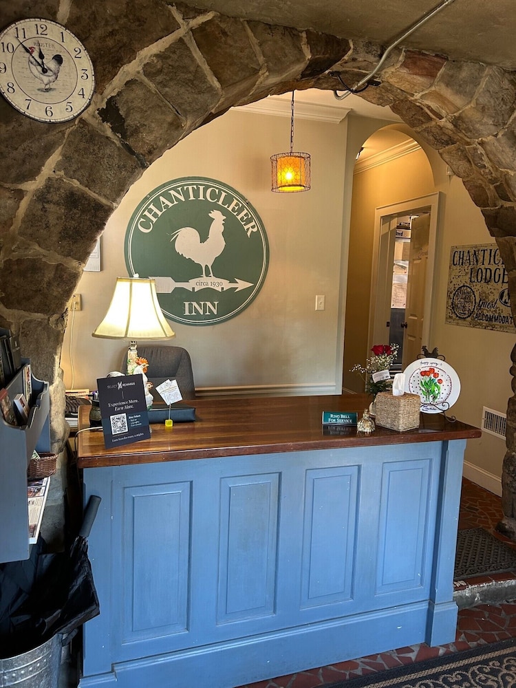 Chanticleer Inn Bed & Breakfast