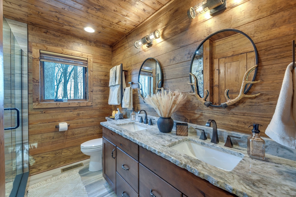 Couple's Getaway in Stoney Creek at Wintergreen!