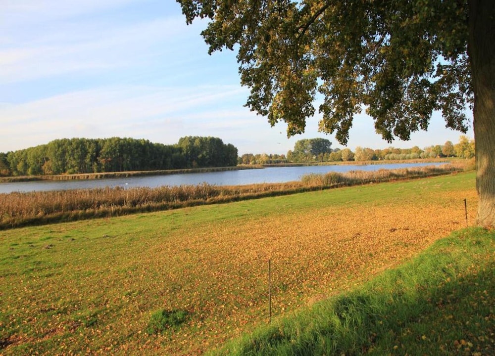 Lakeside Living With Garden