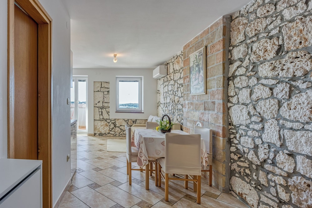 San Giljan Stylish Apartment - Property Image 1