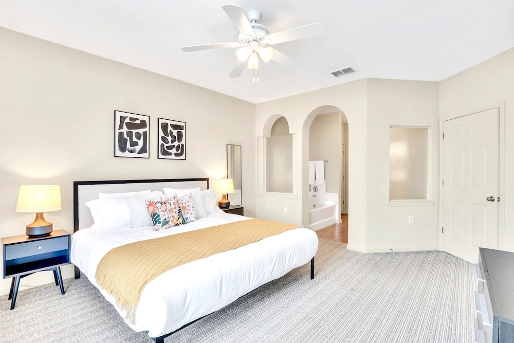 3BR Condo - Pool Hot Tub Sauna - Near Disney