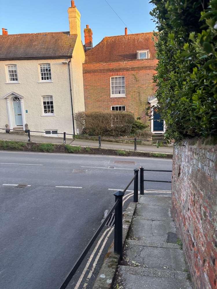 Arundel Cottage Retreat
