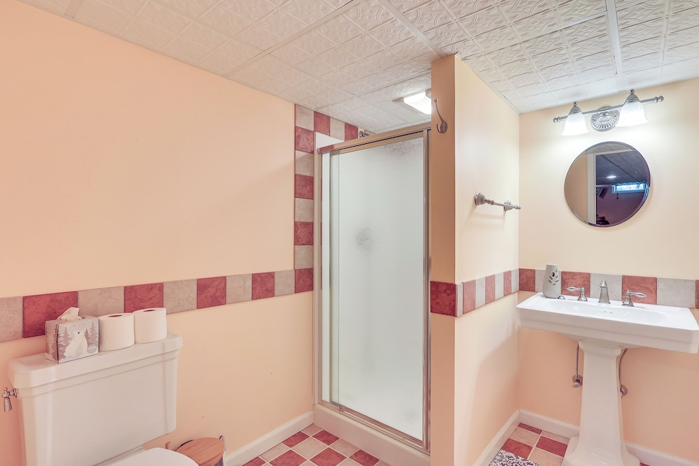 Hot Tub & Pool: Family Home 5 Mi to Princeton!