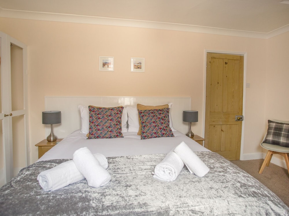 Wey Cottage view 3