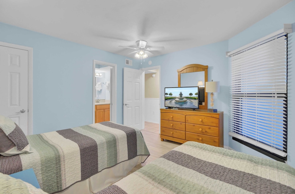 Beachfront, Pool Access, Balcony w/ Oceanview 222 D Shipwatch by Avantstay