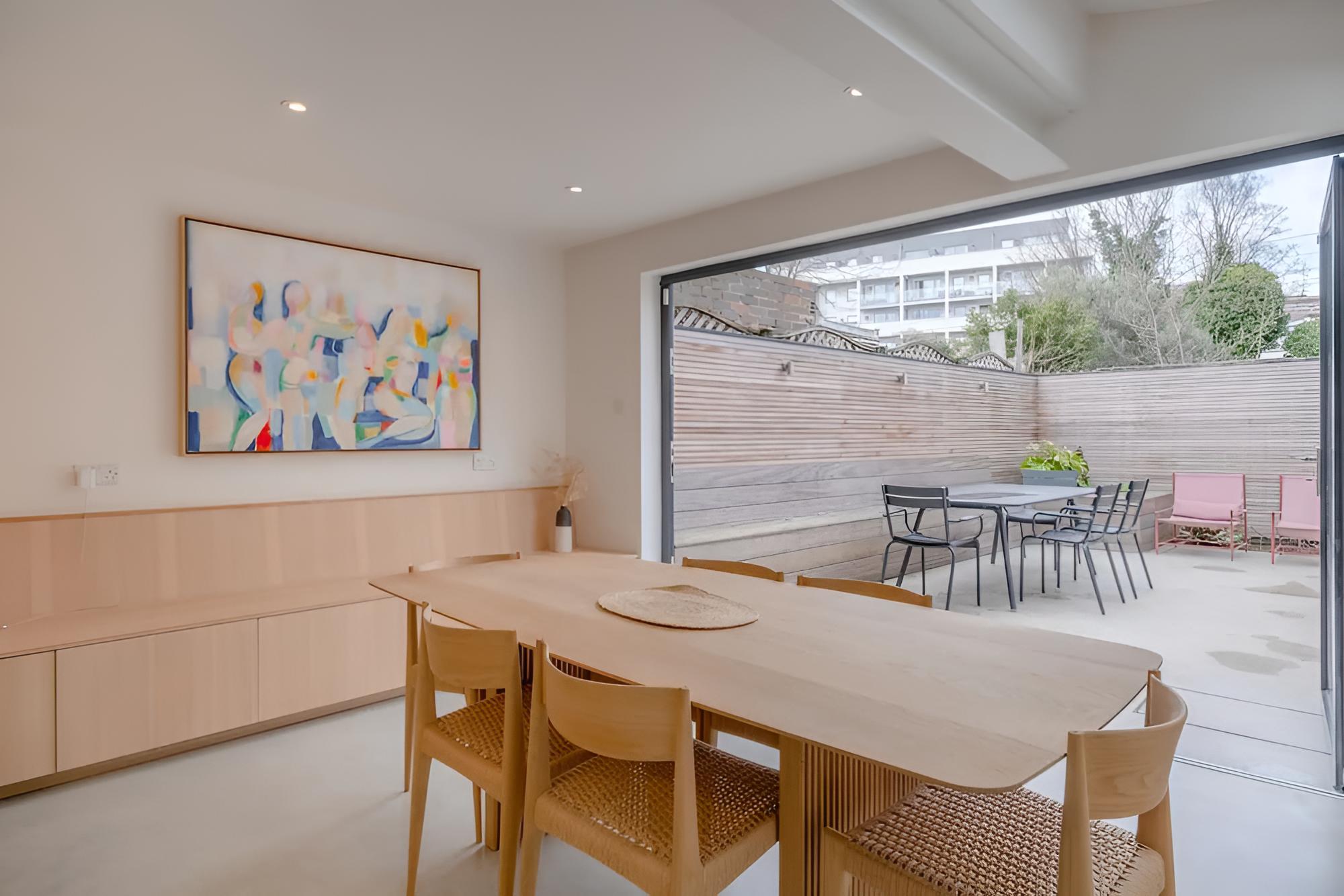 Beautiful Minimalistic 2BD House - Victoria Park