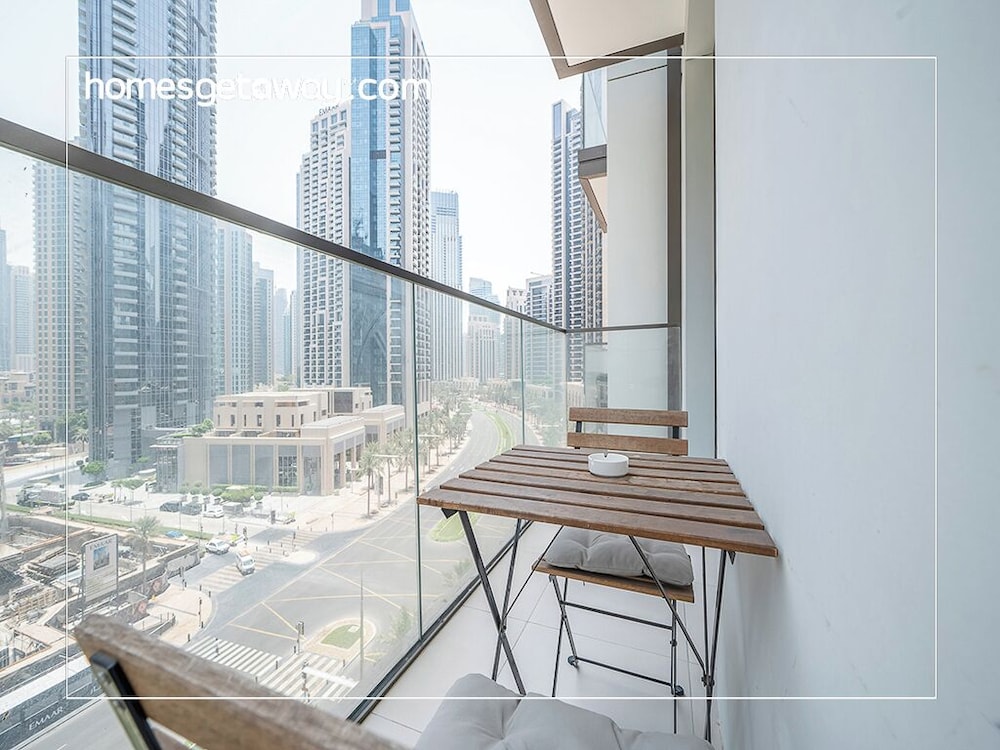 Chic 1BR Burj Crown Boulevard View