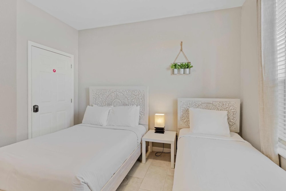 Vista Cay Swanky