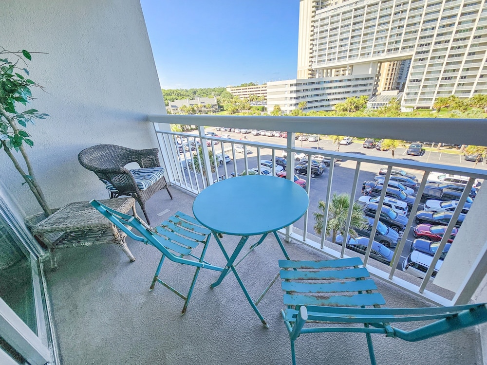 507 South Hampton 2 Bedroom Condo