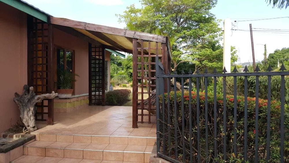 Hotel Rafjam new kingston - Image 1