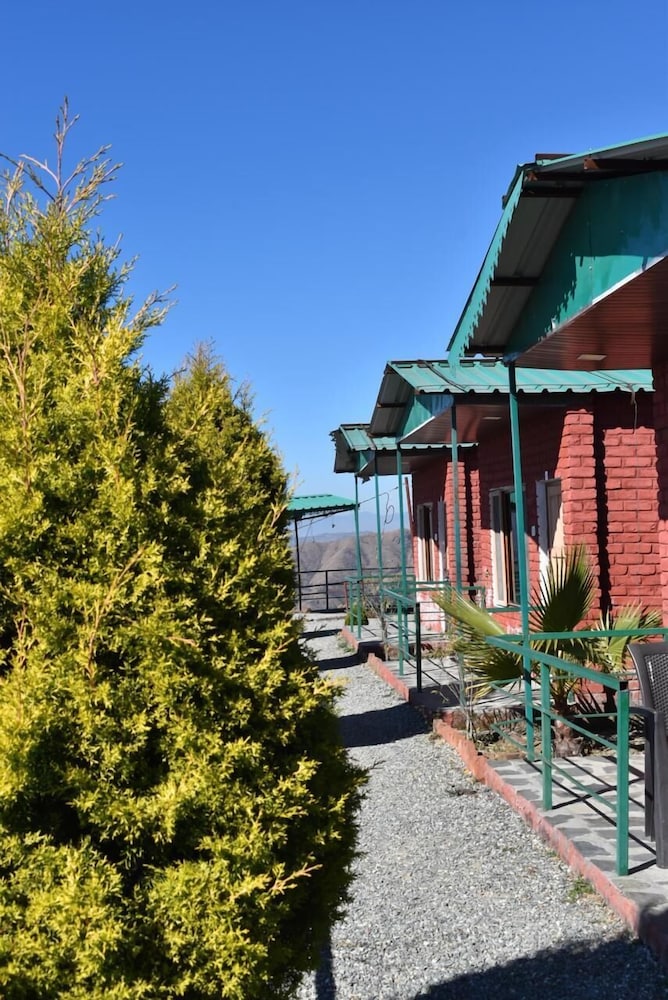 Deodar Inn resort