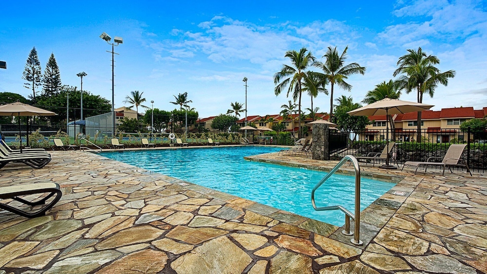 Oceanfront Penthouse With Sunset Views, A/C and Wraparound Lanai! - Vrkcv