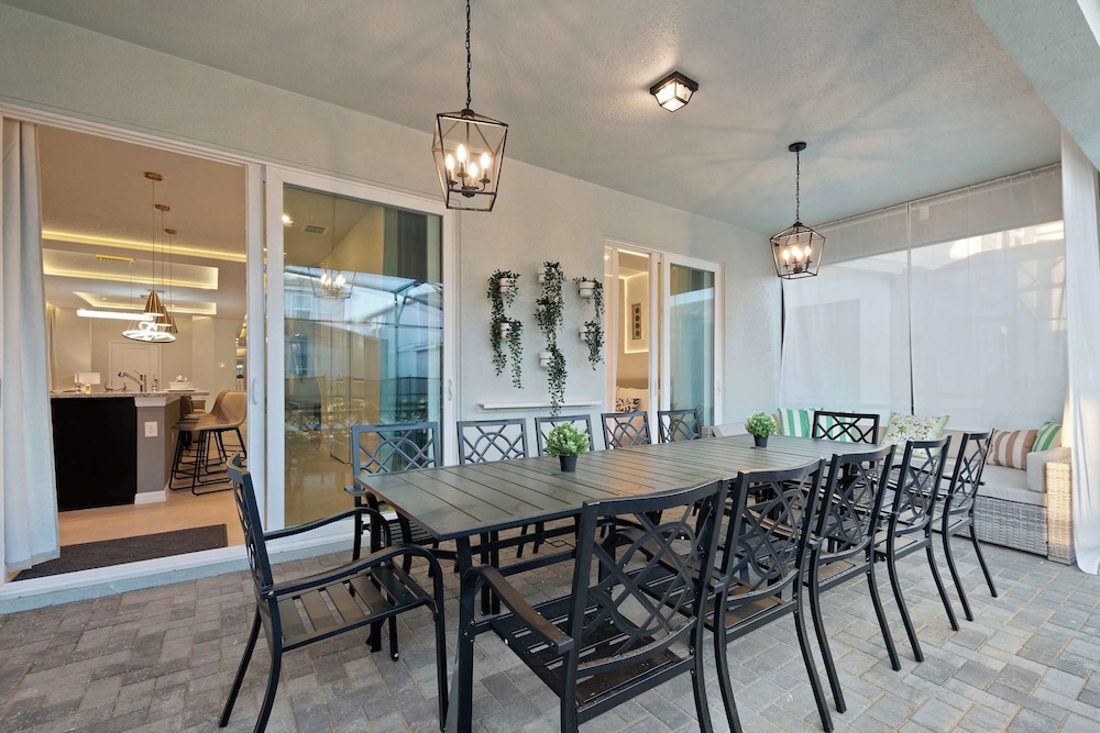 Luxurious Windsor Cay Villa Private Pool, Epic Game Room & Minutes to Disney!