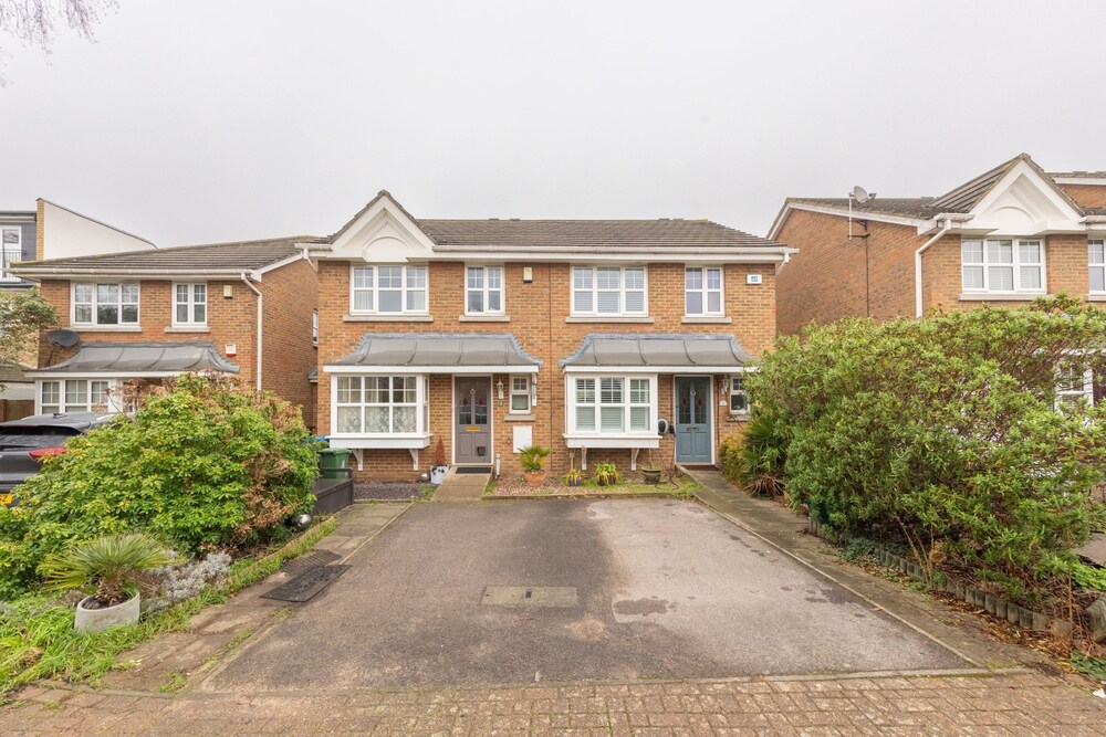 Serene and Spacious 2 Bedroom House in South Wimbledon