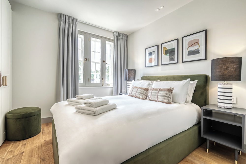 Luxury flats near Big Ben and London Eye
