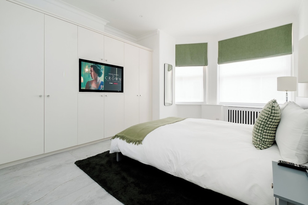 Luxury Oasis in South Kensington WITH AC