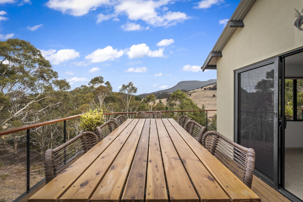 Tree Top Views - 4 Bedroom House