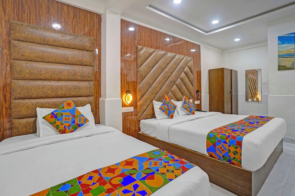 Fabhotel Small Daddy Plus
