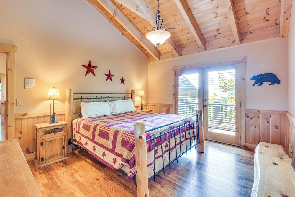 Expansive Sky Valley Lodge w/ Mountain Views! view 2